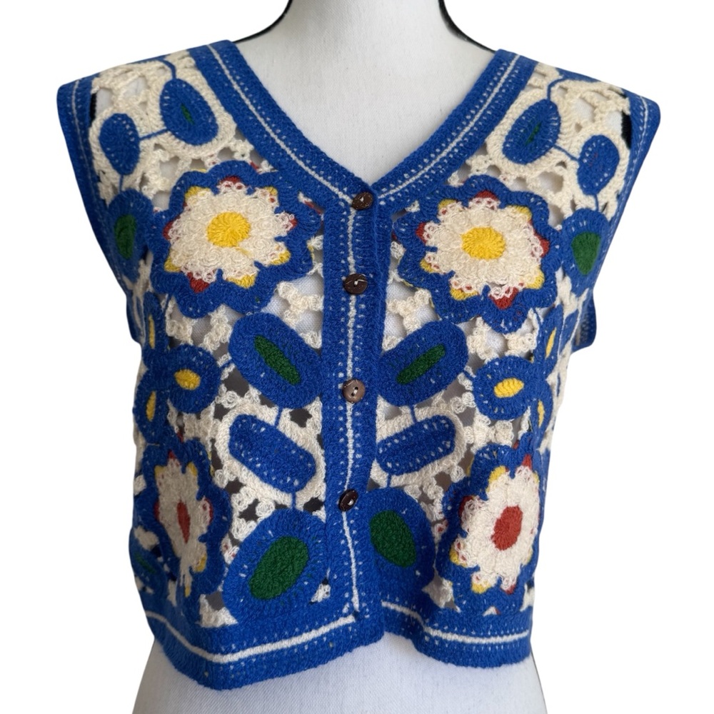 Floral Crocheted Vest size Medium by Lajoly